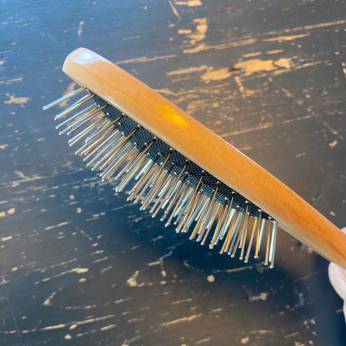 Steel pin body control brush